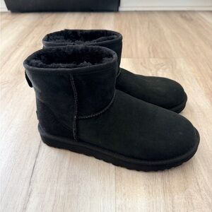 UGG Classic Black Suede Shearling mini Boots size 9 BRAND NEW no box